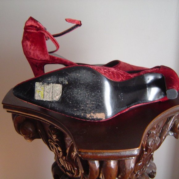 CHRISTIAN DIOR PARIS DEEP RED VELVET PUMPS HEELS ITALY 37.5 US 7.5 - Picture 5 of 16